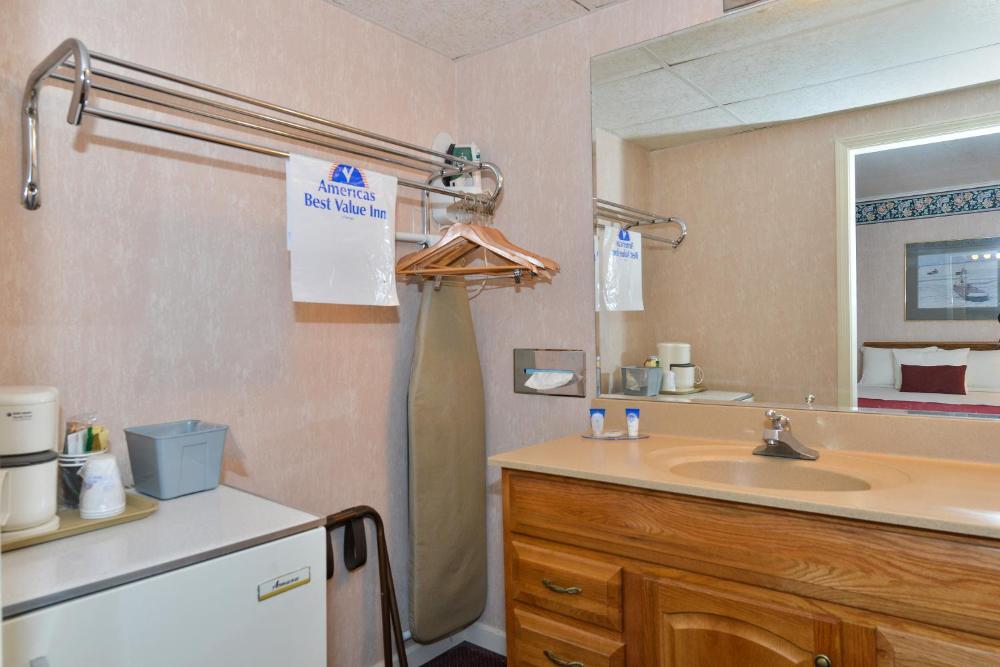 Deluxe King Room with Spa Bath interior